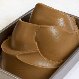 COLA PASTE 320805 | Certifications: gluten free; Pack: bucket of 3,5 kg.; Product family: fruit pastes | Coca Cola ice cream pas