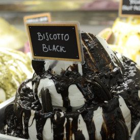 VARIEGATO BISCOTTOBLACK 232901 | Confezione: secchiello da 5 kg.; Tipo di prodotto: variegati creme e cremini | Crema di cioccol