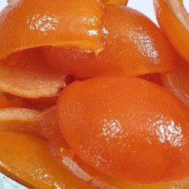 Nutman | Buy online QUARTER CANDIED ORANGE PEEL NATURAL | trays of 0,9 kg. | Naturally candied fruit, ideal for garnishing and /