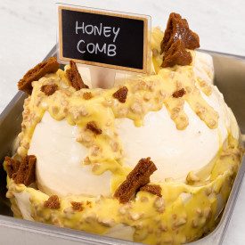 Buy HONEYCOMB RIPPLE CREAM | Leagel | bucket of 5 kg. | With crunchy honey toffee pieces dipped in a honey-flavoured white choco