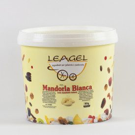 WHITE ALMOND PASTE (WITH WHOLE ALMONDS) | Leagel | bucket of 3,5 kg. | A paste made from peeled and roasted almonds enriched wit